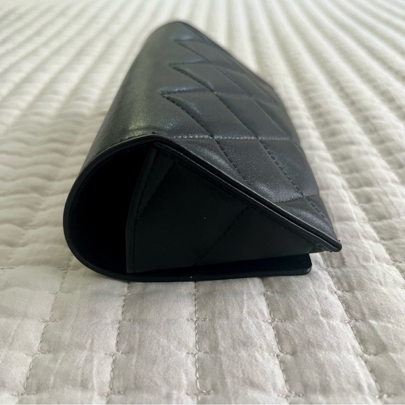 Chanel black sunglass case in calf skin leather - Picture 5 of 7